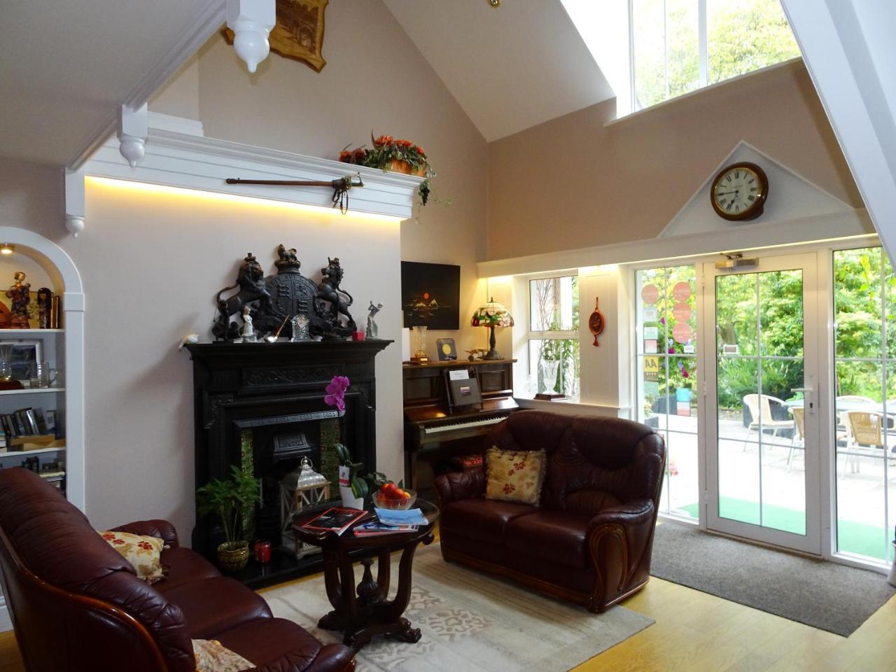 The Grove Guest house